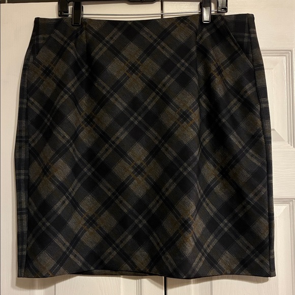 CAbi Gray Plaid Mini Skirt - Picture 2 of 11